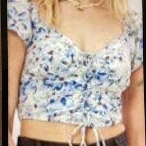 American Eagle Outfitters Blue and White Floral Crop Top